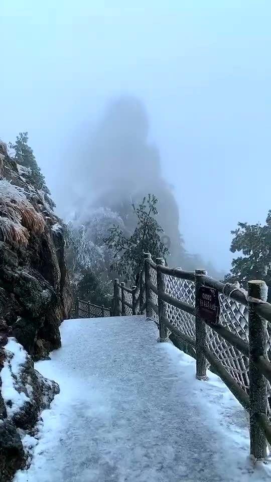 弹球扣篮