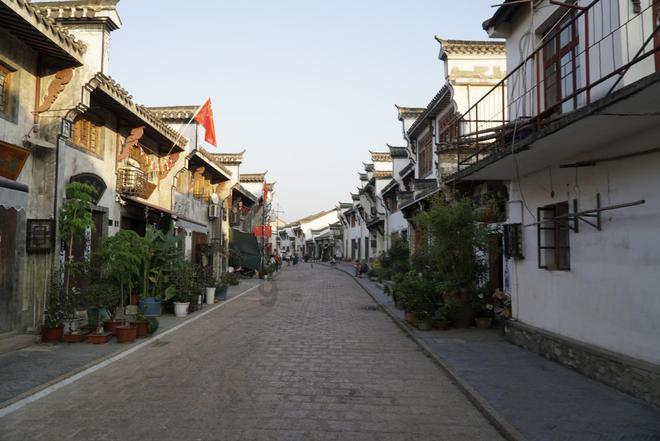 繁花次第不负春 中国首辆桑塔纳的背后，是“汽车人”的工匠梦