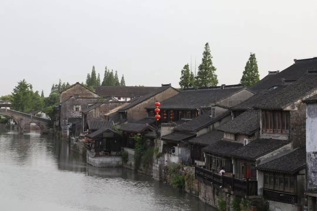 逃出平静乡村